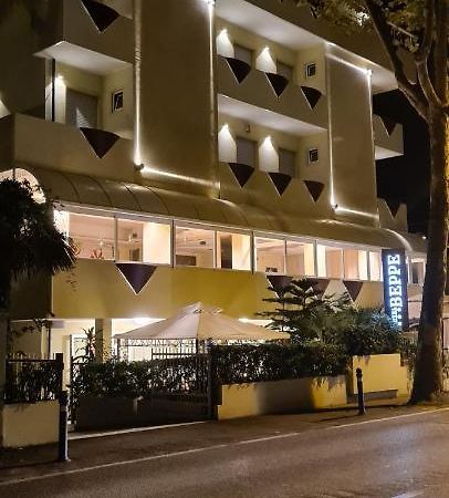 Hotel Beppe Rimini Exteriör bild