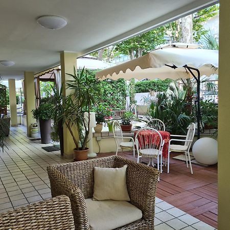 Hotel Beppe Rimini Exteriör bild