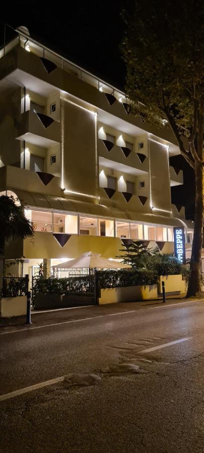Hotel Beppe Rimini Exteriör bild
