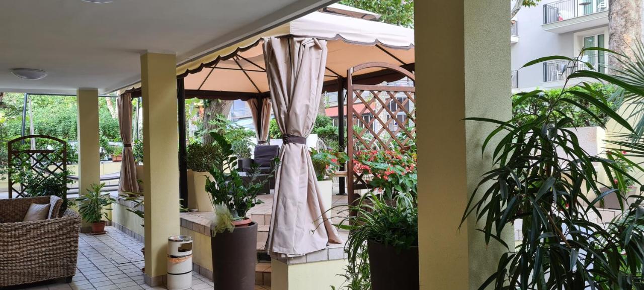 Hotel Beppe Rimini Exteriör bild