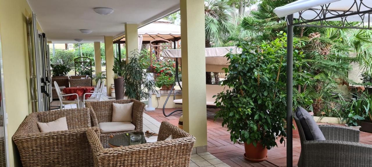 Hotel Beppe Rimini Exteriör bild