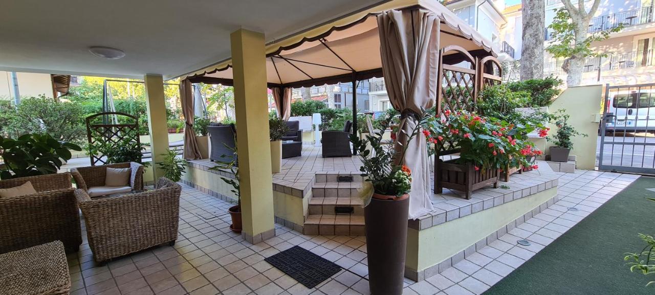 Hotel Beppe Rimini Exteriör bild