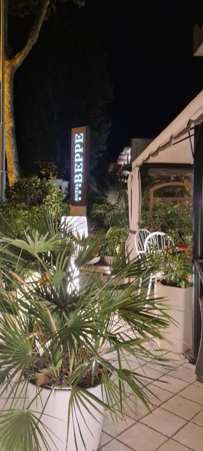Hotel Beppe Rimini Exteriör bild