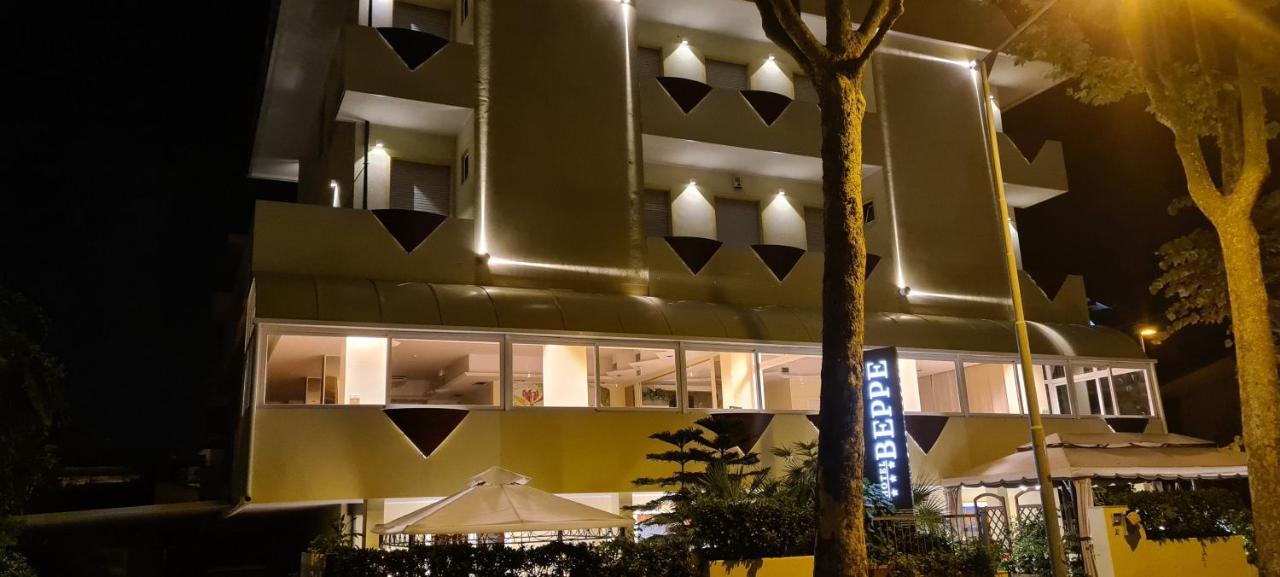 Hotel Beppe Rimini Exteriör bild