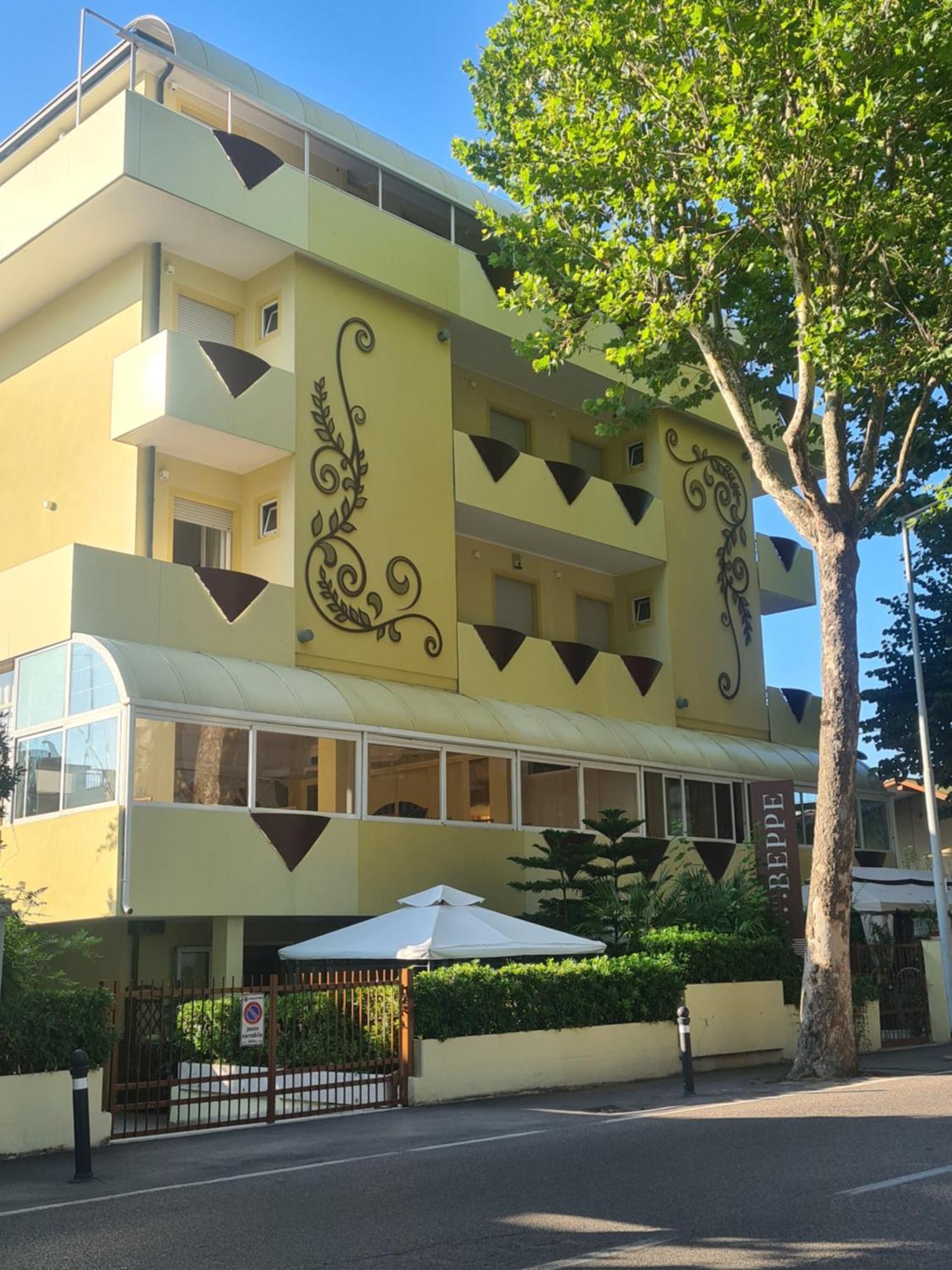 Hotel Beppe Rimini Exteriör bild