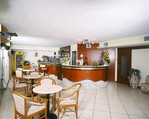 Hotel Beppe Rimini Exteriör bild