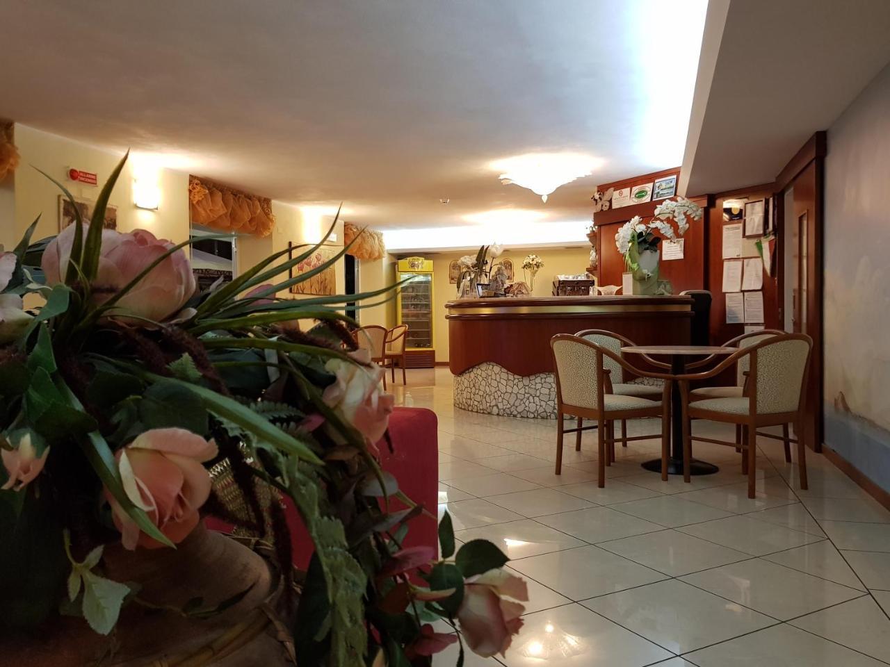 Hotel Beppe Rimini Exteriör bild